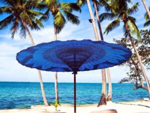 large blue beach umbrella 800x600 1